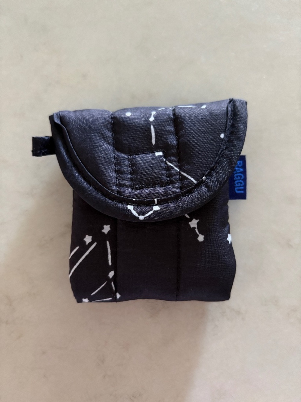 NWT  RARE BAGGU Puffy Earbuds Case - Black Constellation